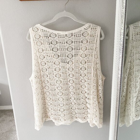 TIMING Crochet Top - Picture 4 of 7